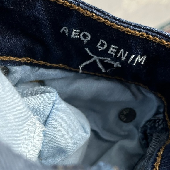 American Eagle Hi-Rise Shortie Jean Shorts Distressed Dark Blue Wash Festival 6 - Picture 11 of 12